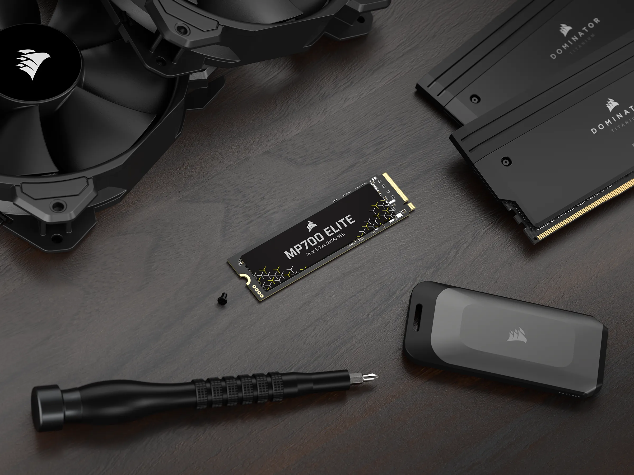 Corsair MP700 ELITE 2TB Gen 5.0x4 NVMe 2.0 M.2 SSD (固態硬碟)(CSSD-F2000GBMP700ENH)